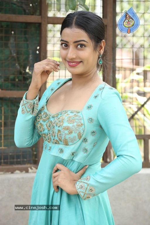 Tarunika Singh Latest Stills - 8 / 15 photos