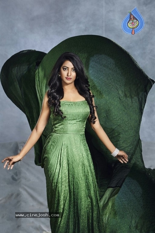 Tarunika Singh Model Photoshoot - 5 / 9 photos