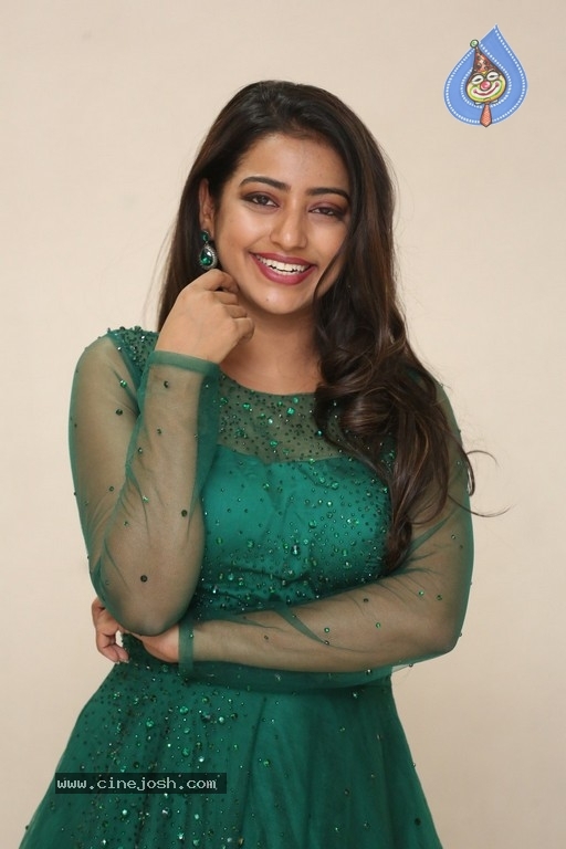 Tarunika Singh New Pics - 2 / 18 photos