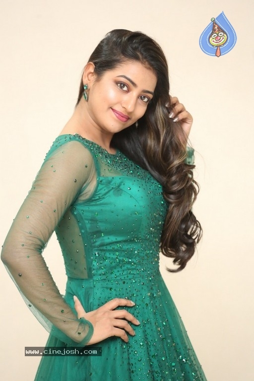 Tarunika Singh New Pics - 11 / 18 photos