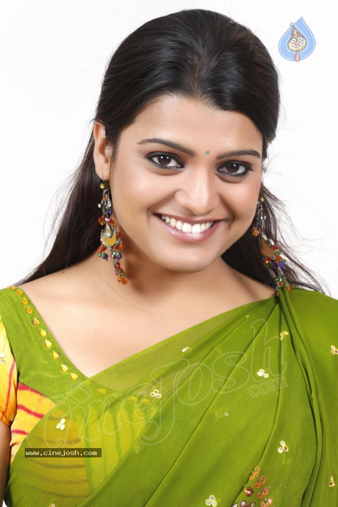 Tashu Kaushik Cute Stills - 75 / 152 photos