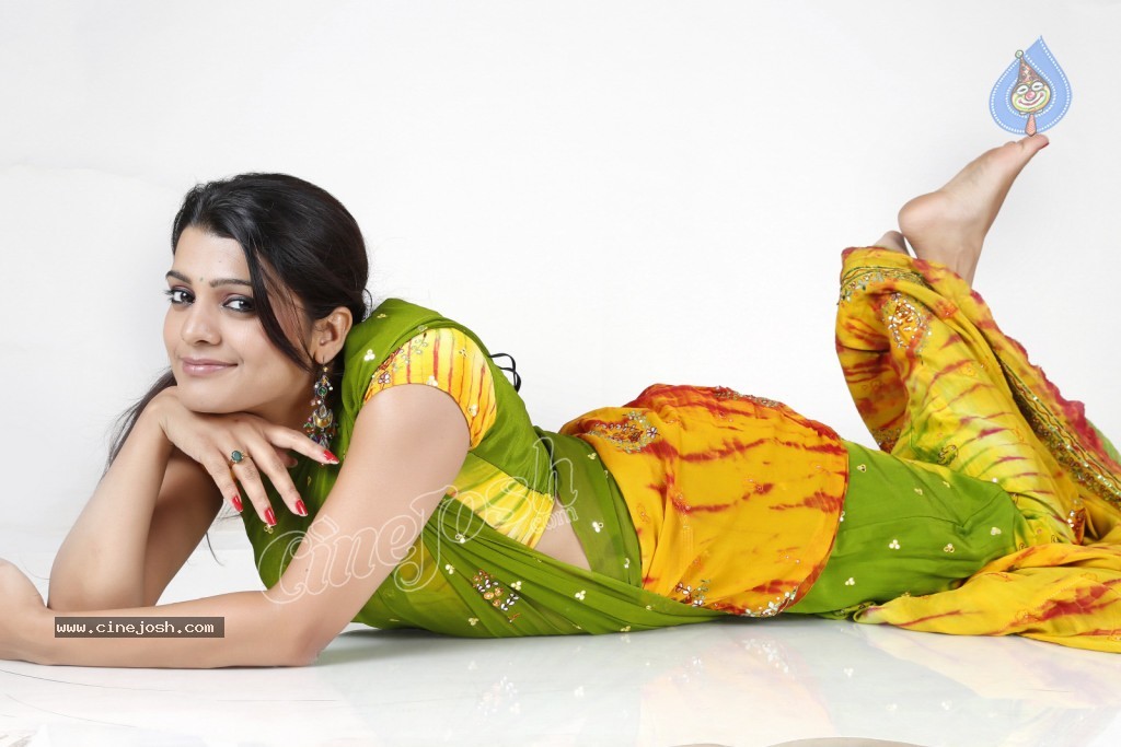 Tashu Kaushik Cute Stills - 115 / 152 photos
