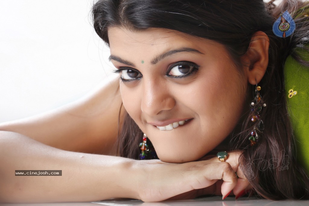 Tashu Kaushik Cute Stills - 116 / 152 photos