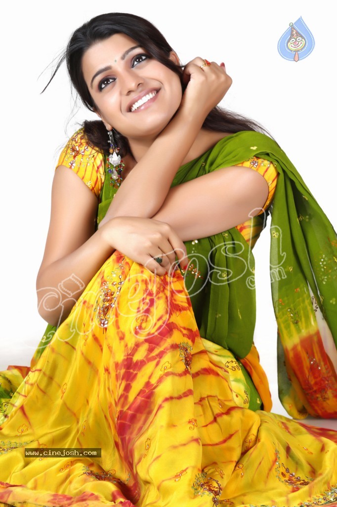 Tashu Kaushik Cute Stills - 130 / 152 photos