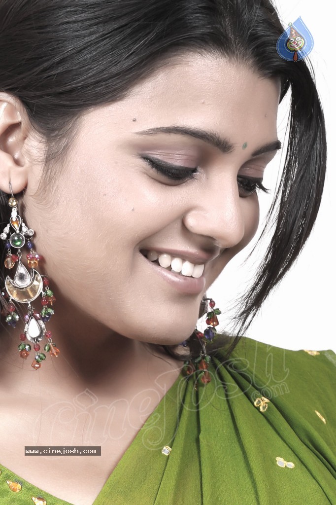 Tashu Kaushik Cute Stills - 144 / 152 photos