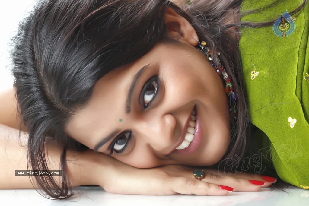 Tashu Kaushik Cute Stills - 146 / 152 photos