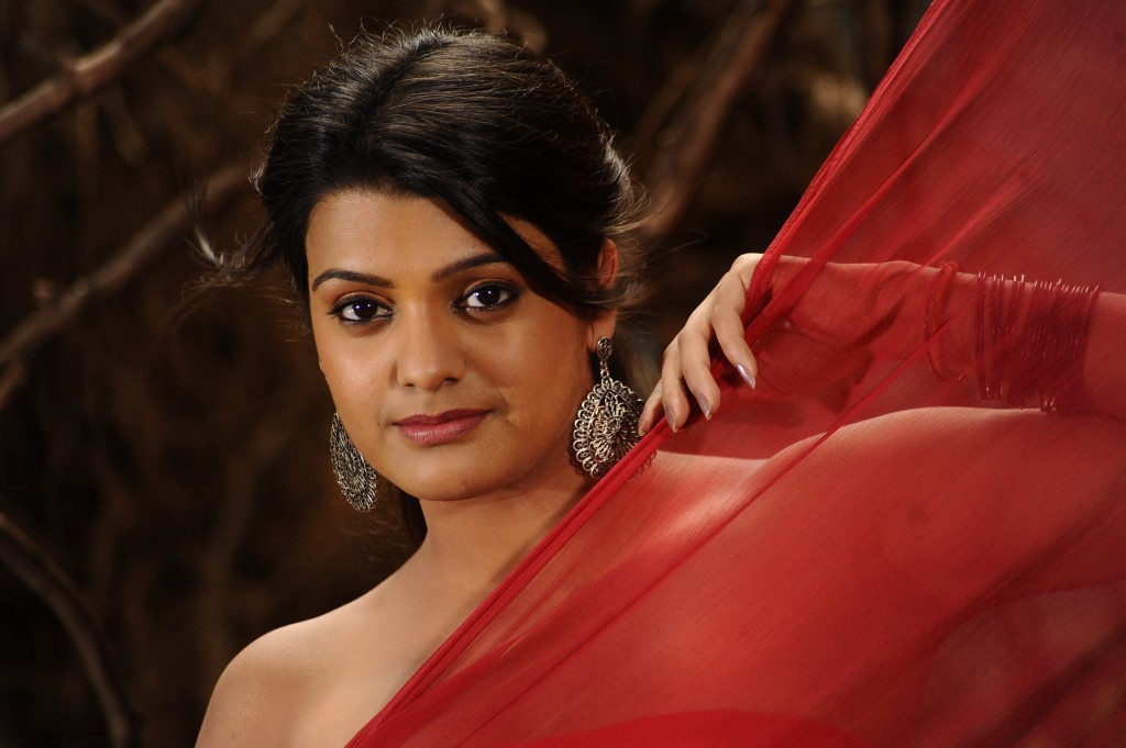 Tashu Kaushik Hot Images - 32 / 48 photos