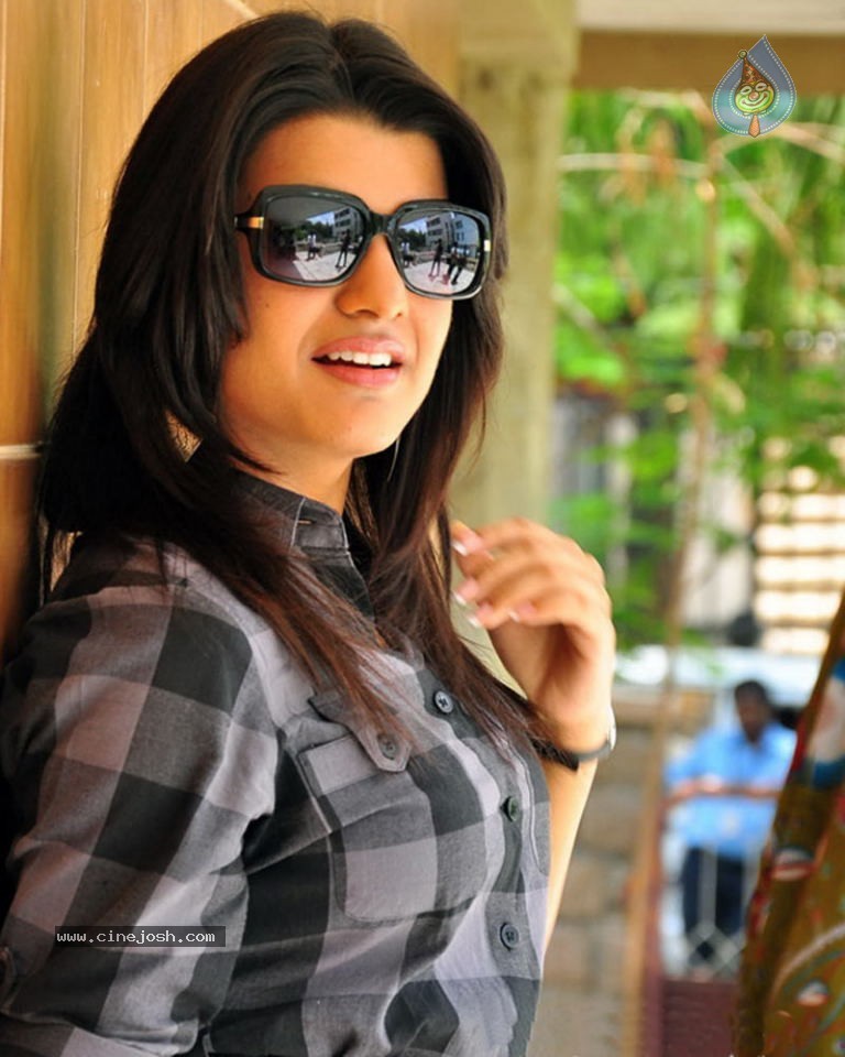Tashu Kaushik Latest Gallery - 24 / 25 photos