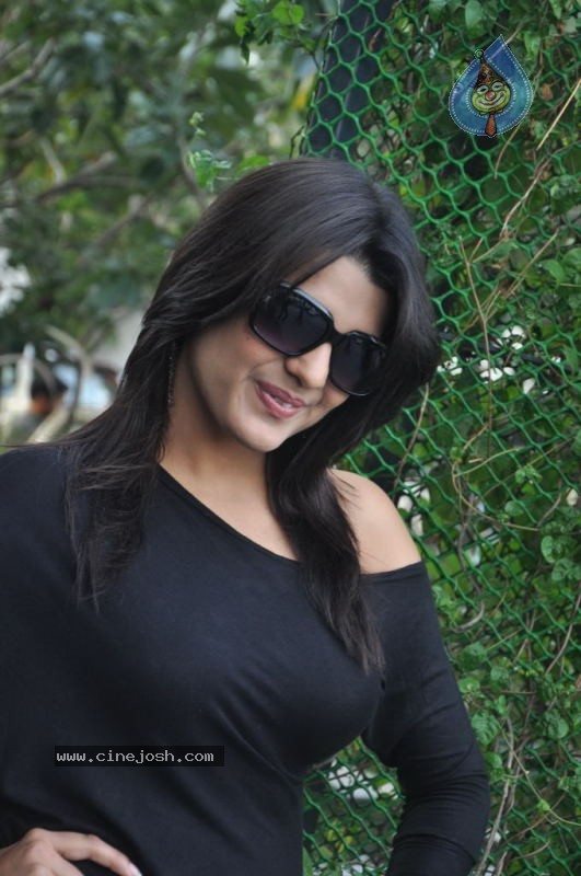 Tashu Kaushik Latest Photos - 44 / 76 photos