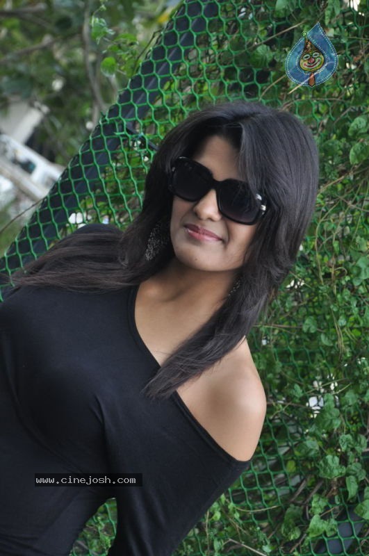 Tashu Kaushik Latest Photos - 45 / 76 photos