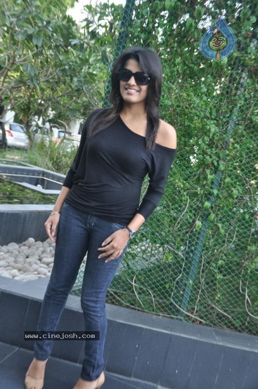Tashu Kaushik Latest Photos - 55 / 76 photos