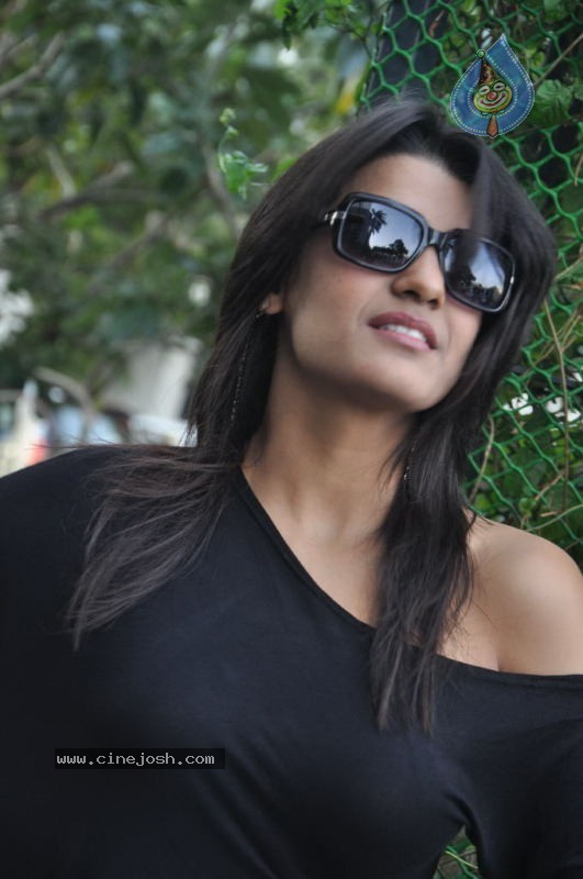Tashu Kaushik Latest Photos - 69 / 76 photos