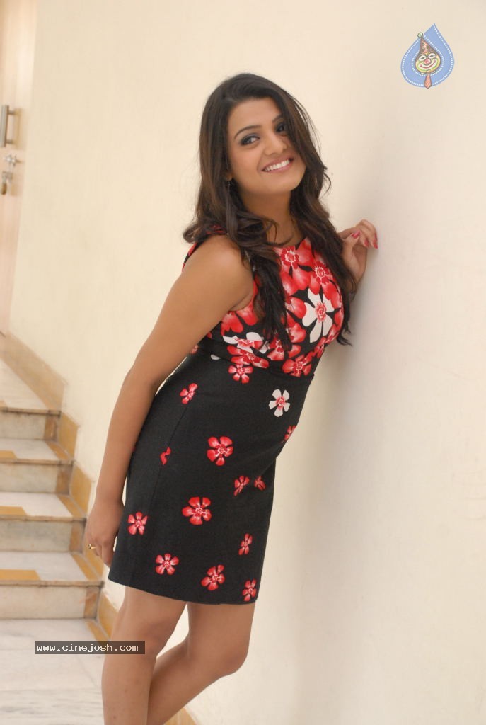Tashu Kaushik Latest Photos - 24 / 65 photos