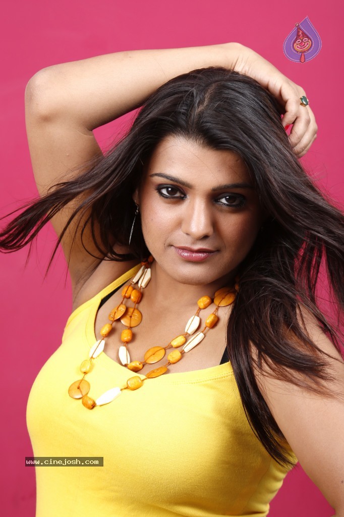 Tashu Kaushik New Hot Gallery - 12 / 132 photos