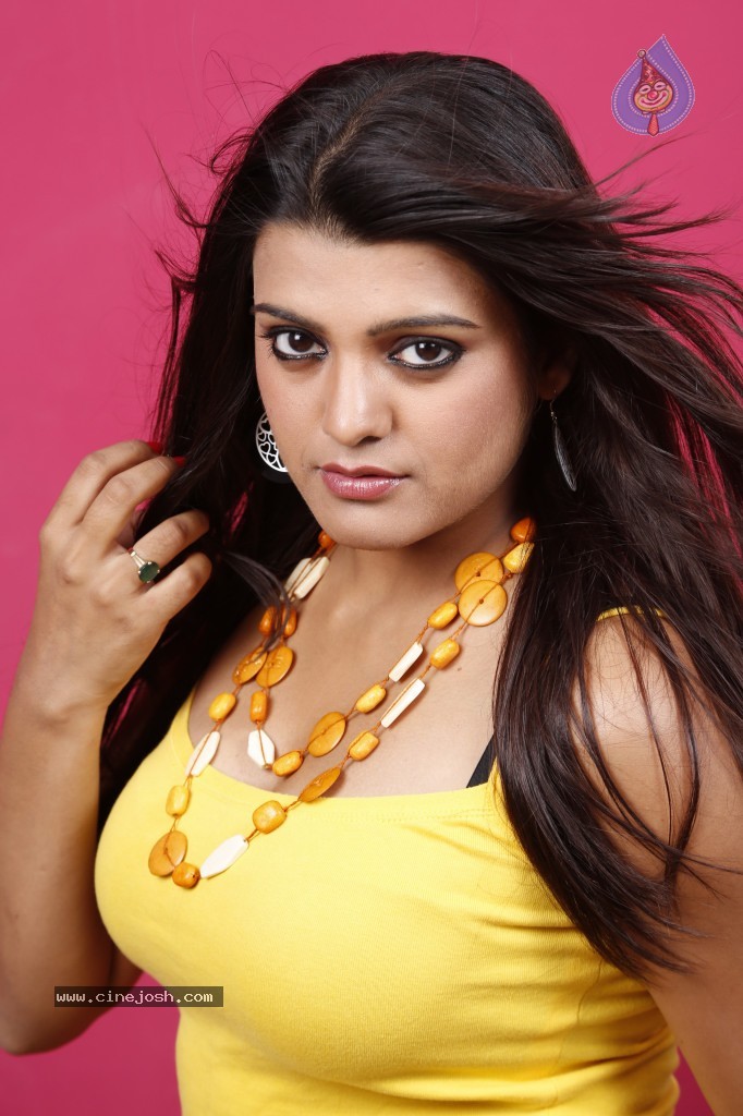 Tashu Kaushik New Hot Gallery - 38 / 132 photos