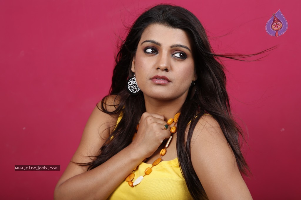 Tashu Kaushik New Hot Gallery - 60 / 132 photos