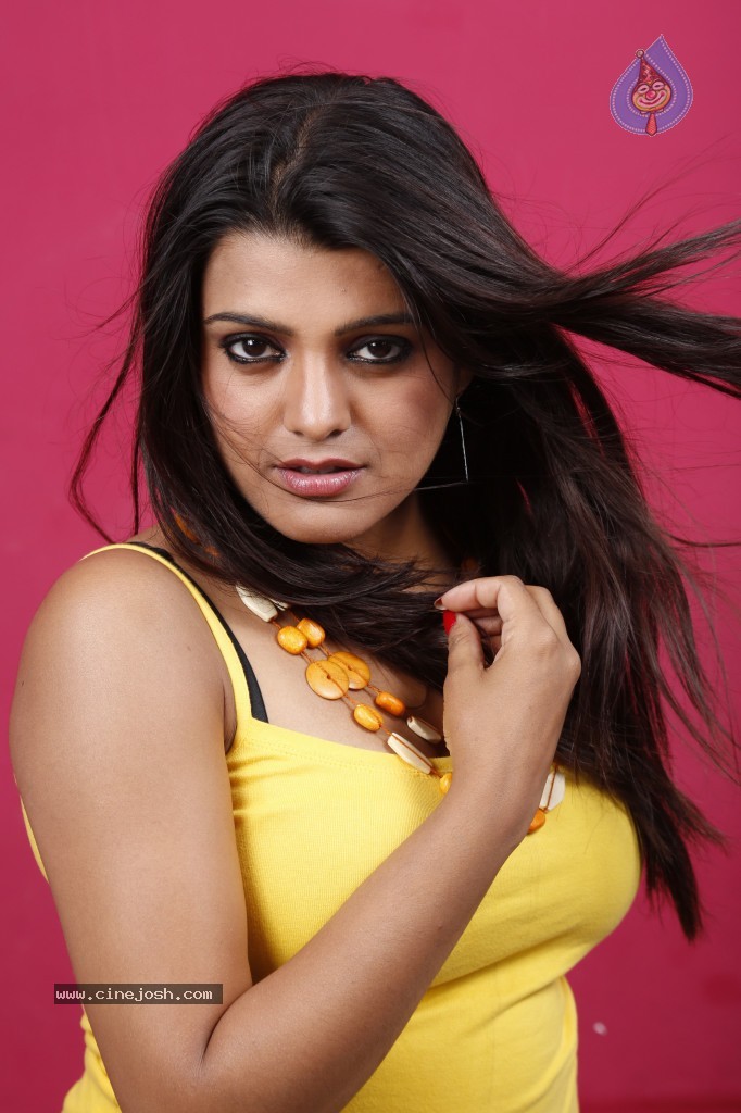 Tashu Kaushik New Hot Gallery - 116 / 132 photos