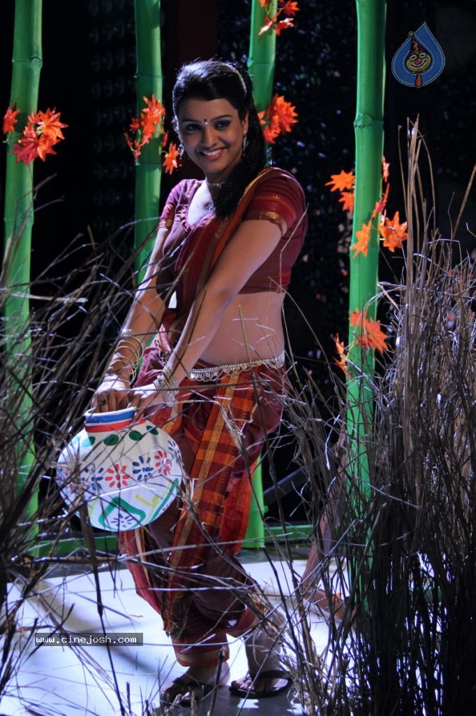 Tashu Kaushik New Pics - 13 / 68 photos