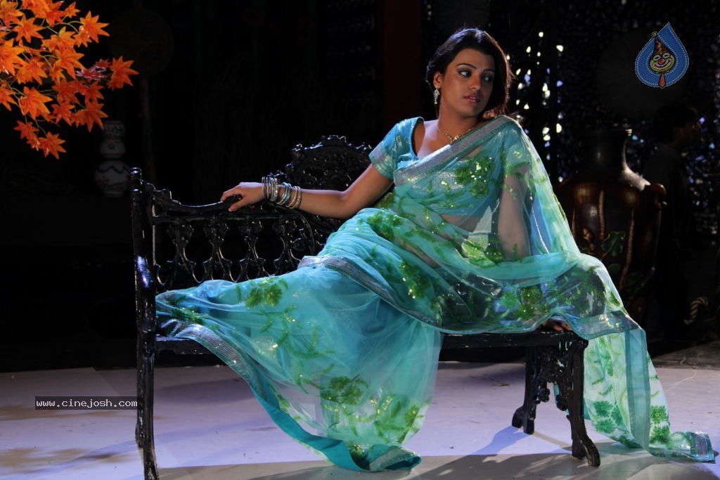 Tashu Kaushik New Pics - 15 / 68 photos