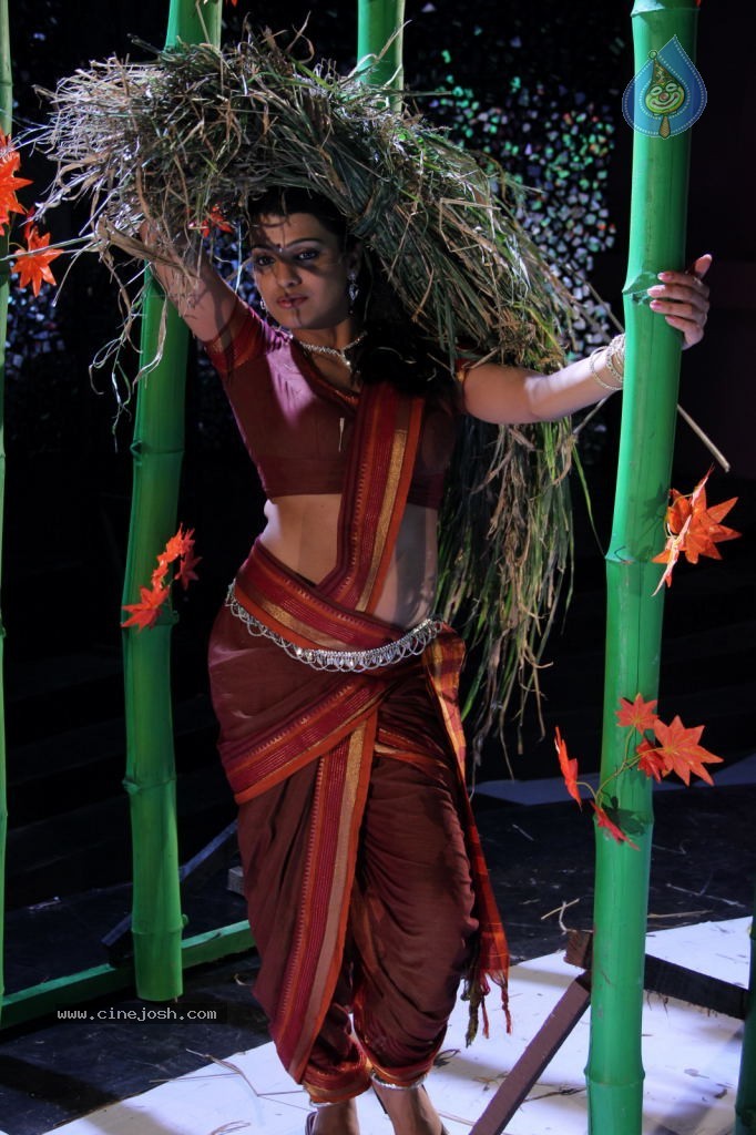 Tashu Kaushik New Pics - 16 / 68 photos