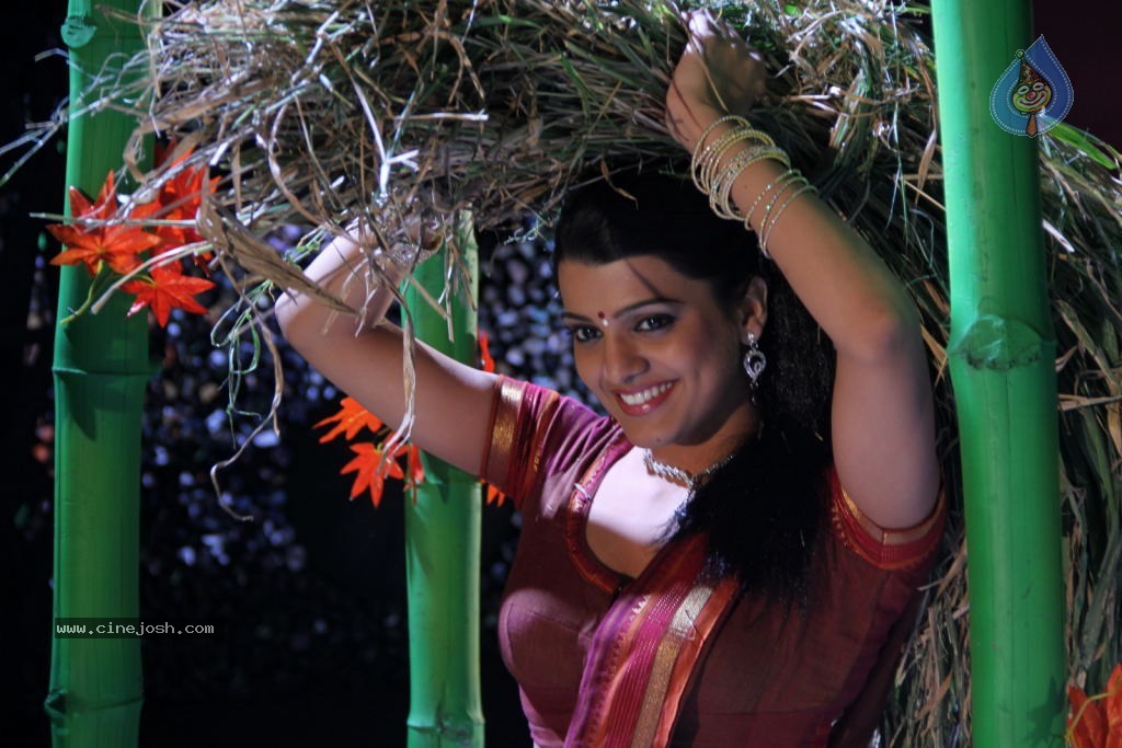 Tashu Kaushik New Pics - 27 / 68 photos