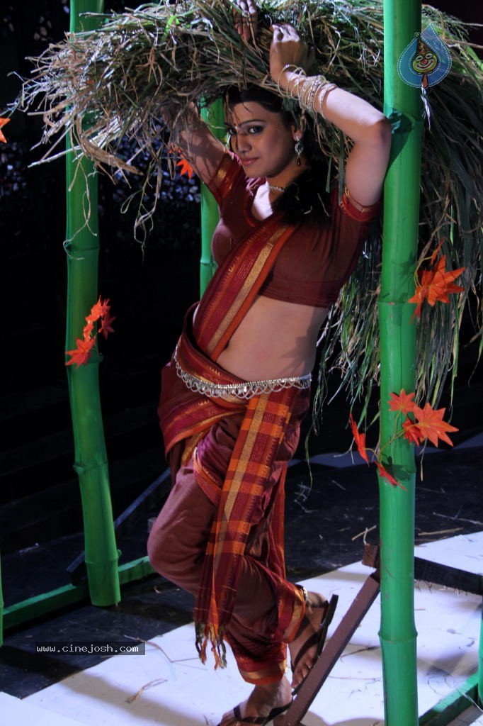 Tashu Kaushik New Pics - 30 / 68 photos