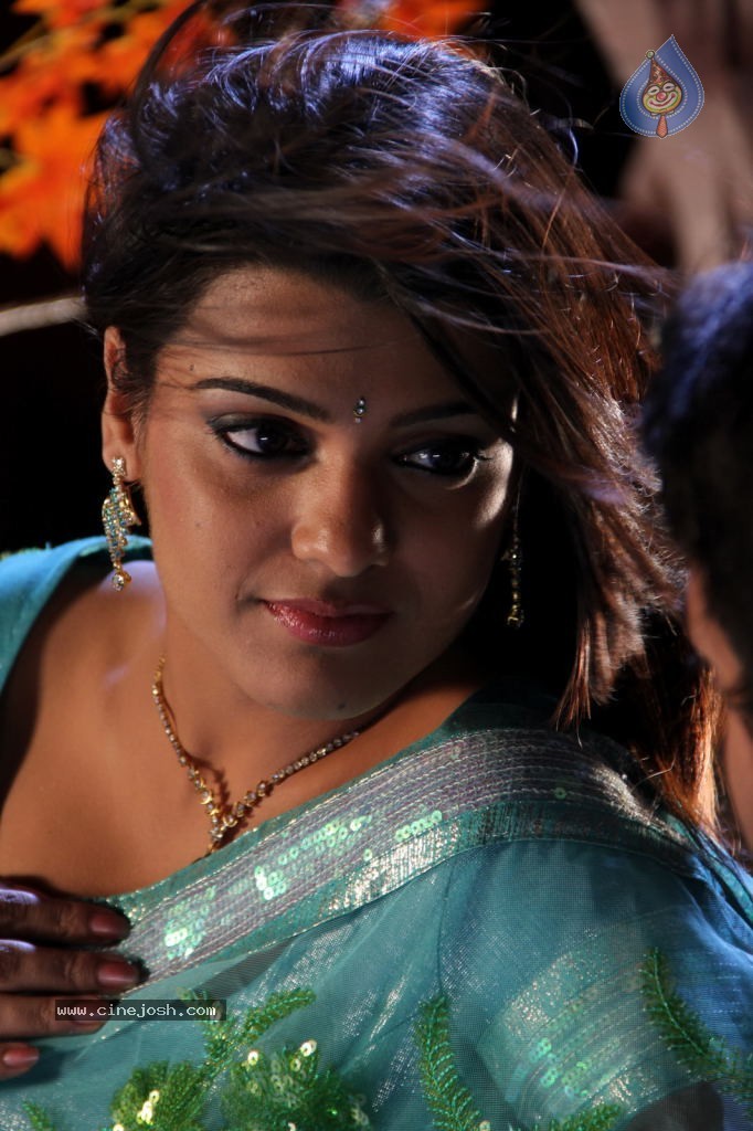 Tashu Kaushik New Pics - 32 / 68 photos