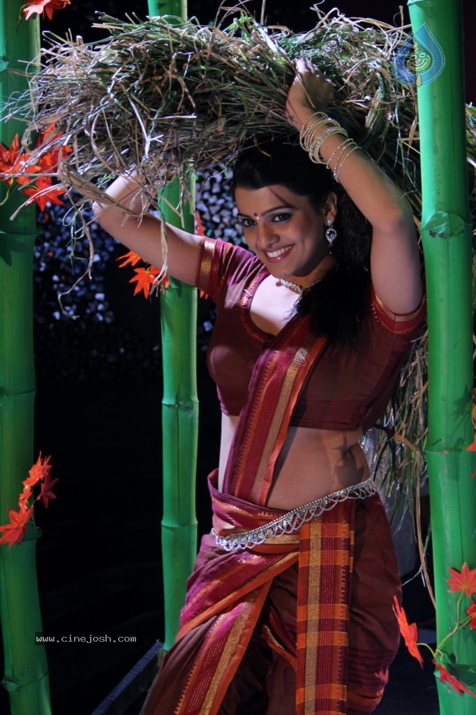 Tashu Kaushik New Pics - 34 / 68 photos