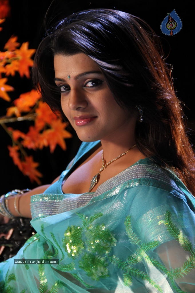 Tashu Kaushik New Pics - 43 / 68 photos