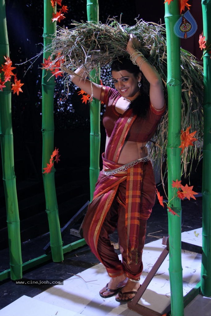 Tashu Kaushik New Pics - 54 / 68 photos