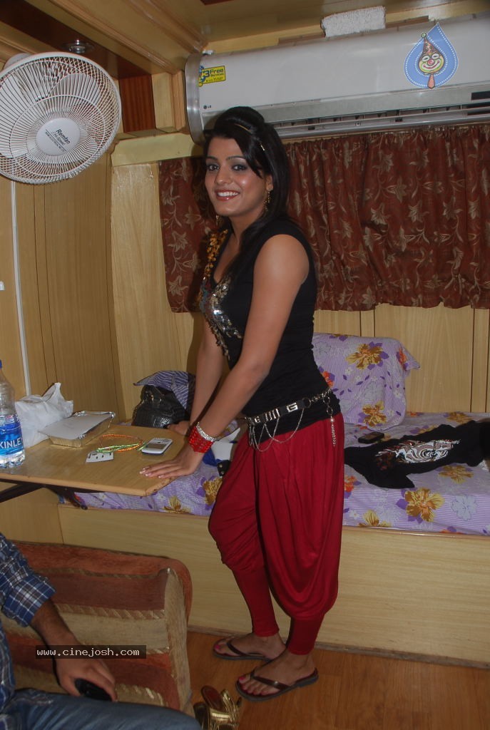 Tashu Kaushik New Stills - 30 / 30 photos