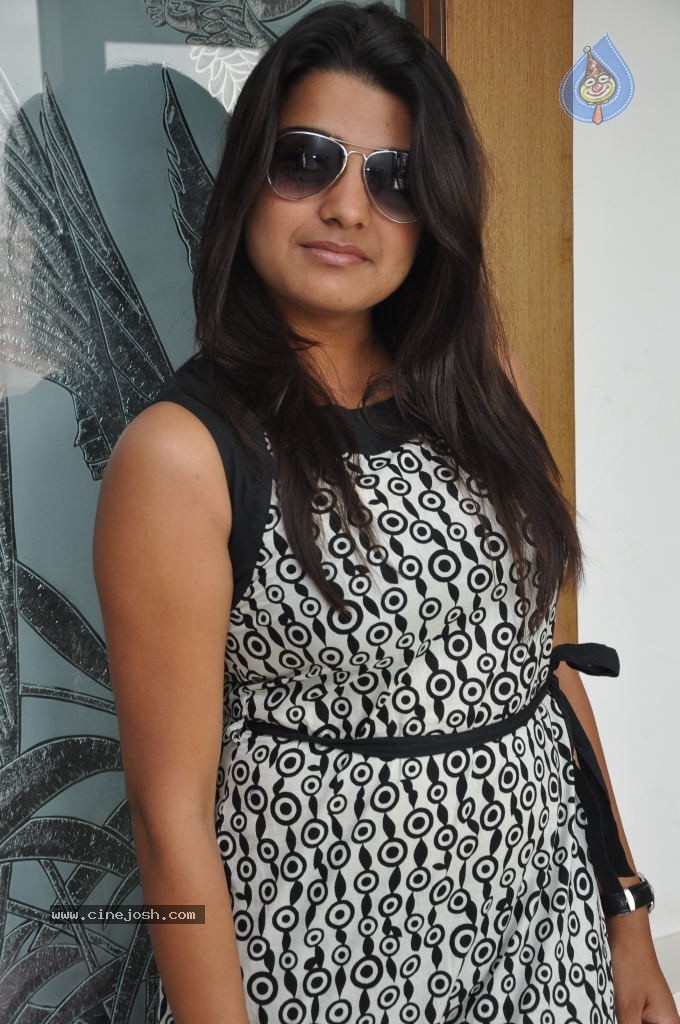 Tashu Koushik Latest Stills - 26 / 90 photos