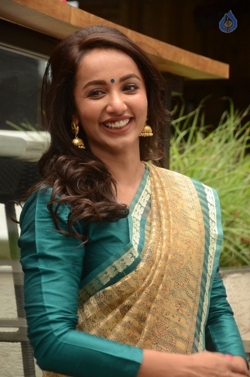 Tejaswi Madivada Latest Gallery - 5 / 17 photos