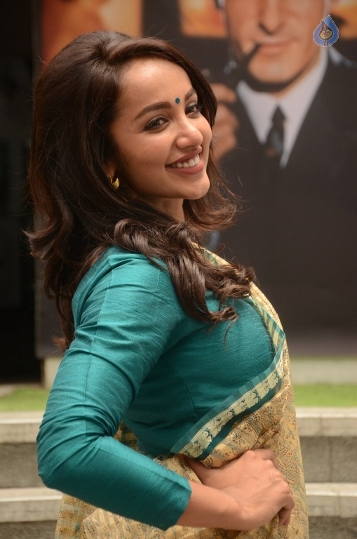 Tejaswi Madivada Latest Gallery - 16 / 17 photos