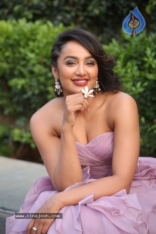 Tejaswi Mandava Photos - 4 / 21 photos