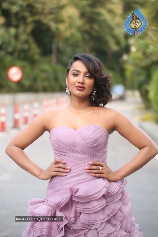 Tejaswi Mandava Photos - 8 / 21 photos