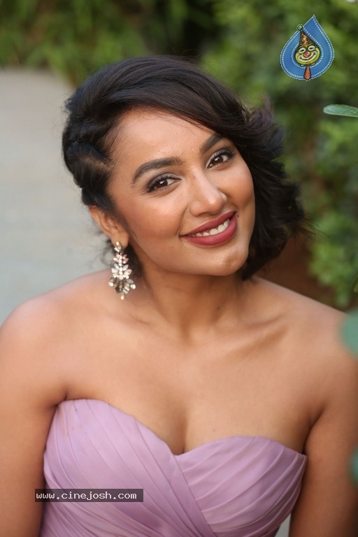 Tejaswi Mandava Photos - 9 / 21 photos