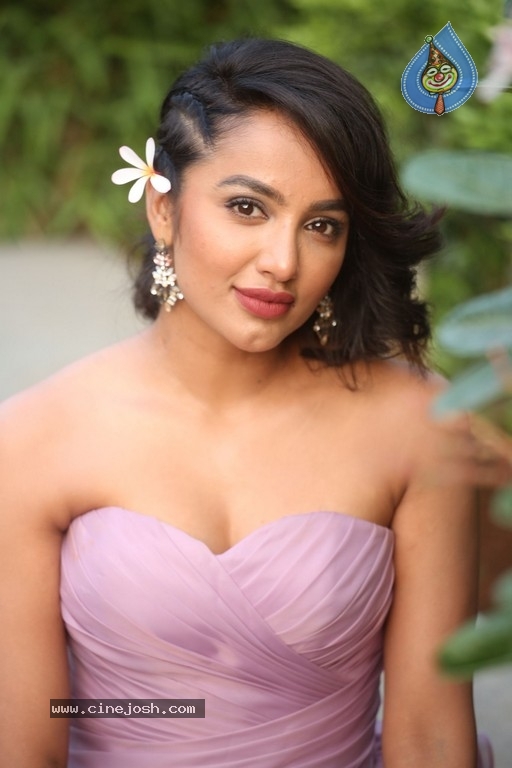 Tejaswi Mandava Photos - 14 / 21 photos