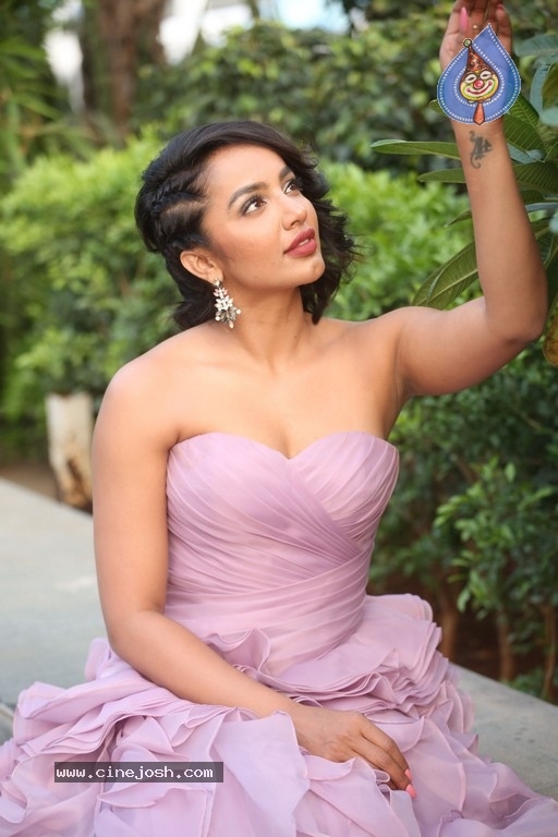 Tejaswi Mandava Photos - 21 / 21 photos