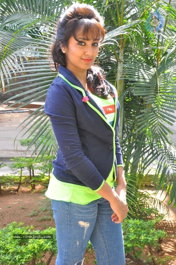 Teju Stills - 17 / 46 photos