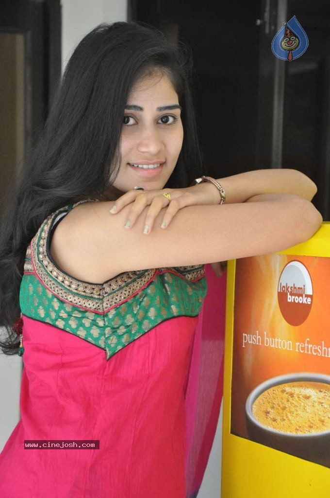 Thamakshi Stills - 36 / 43 photos