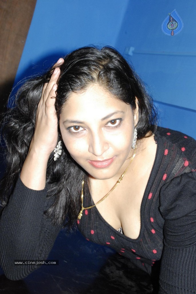 Tharuna Hot Stills - 20 / 72 photos