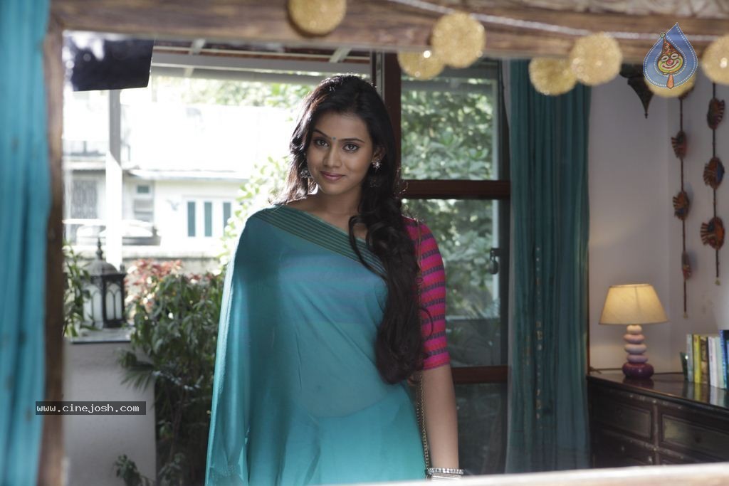 Thulasi New Stills - 4 / 4 photos