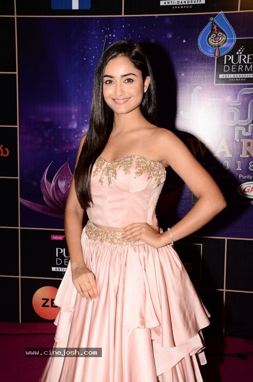 Tridha Choudhary At Zee Apsara Awards - 31 / 39 photos