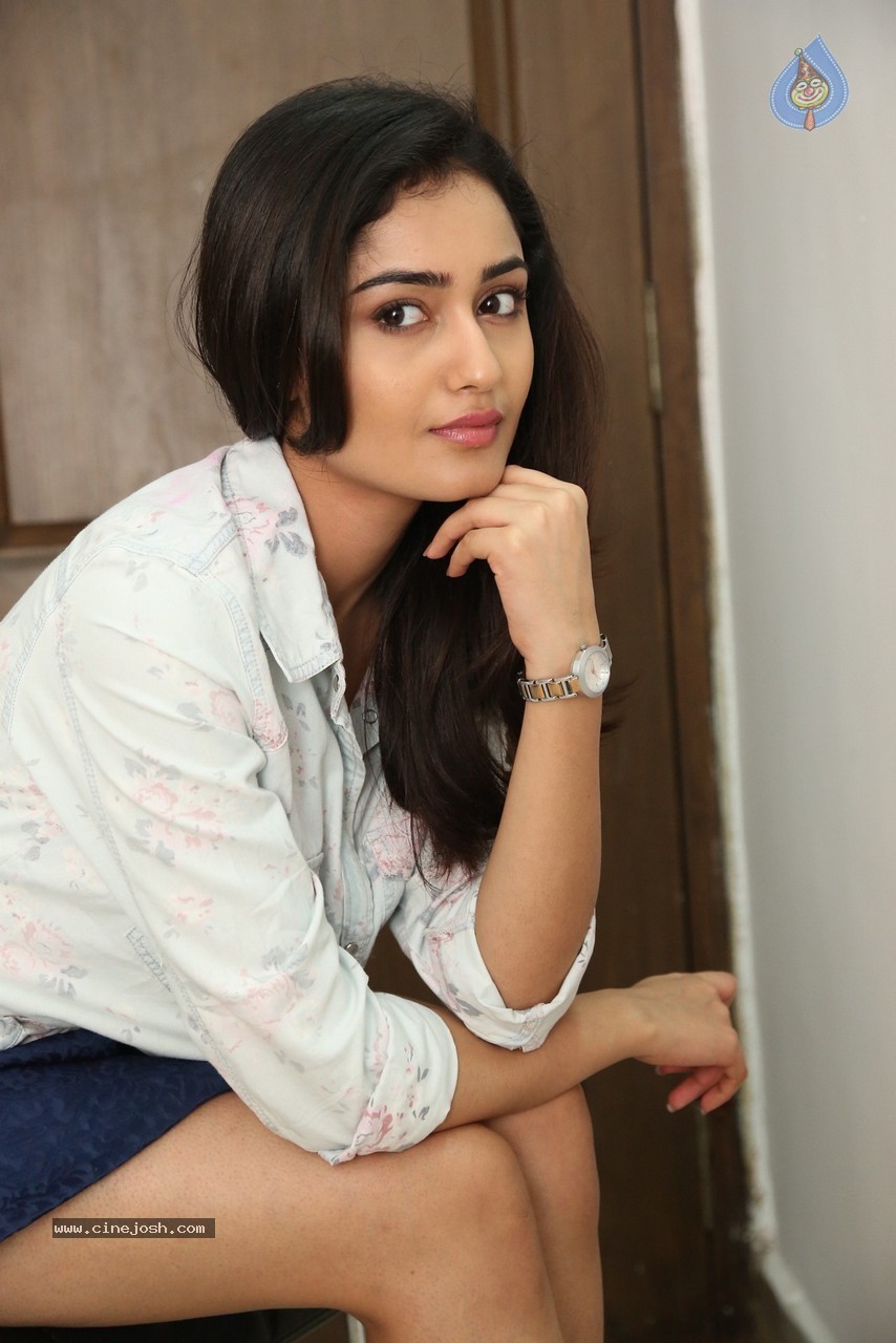 Tridha Choudhury Gallery - 55 / 95 photos