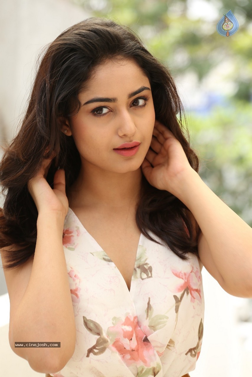 Tridha Choudhury New Gallery - 32 / 81 photos