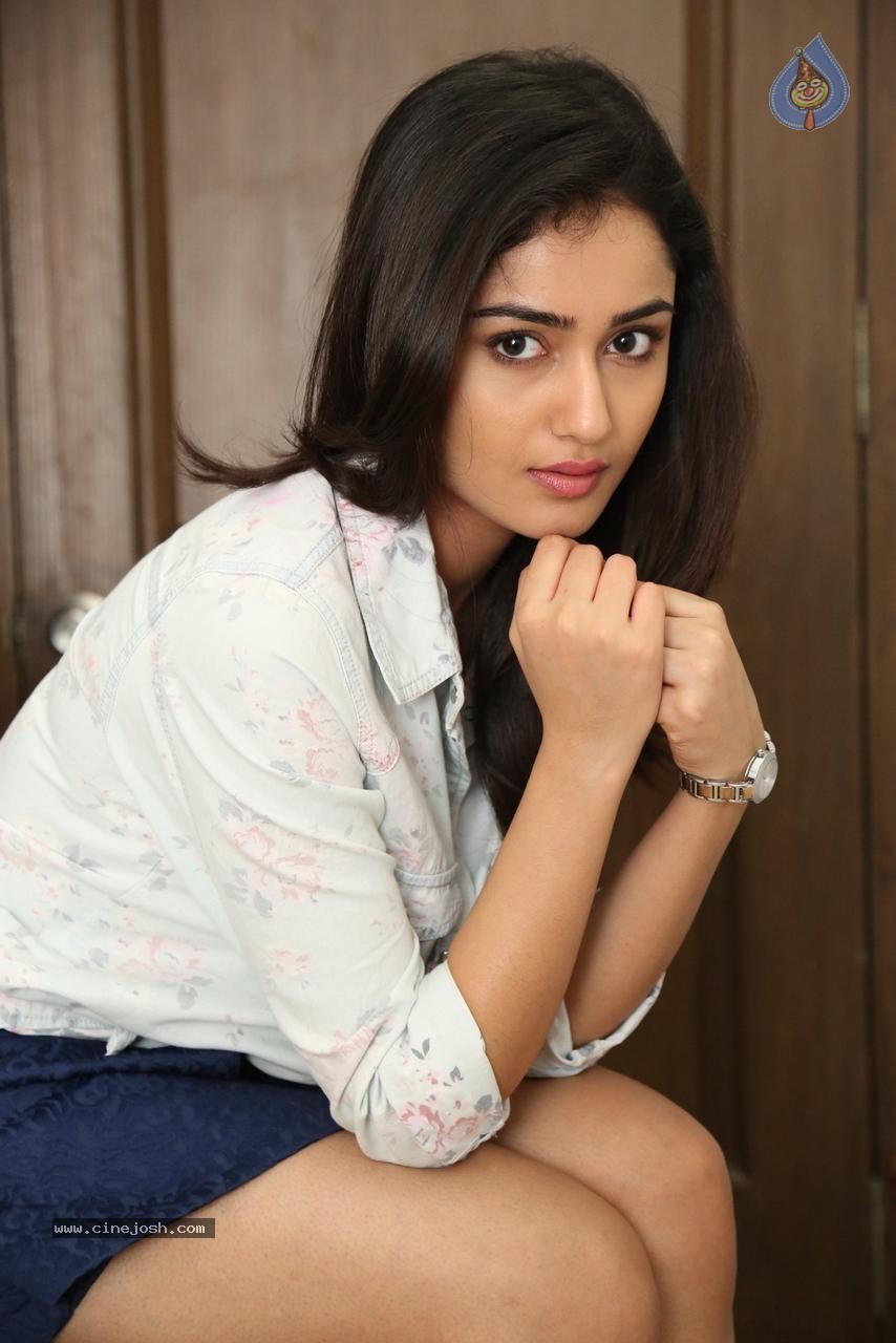 Tridha Choudhury New Gallery - 8 / 61 photos