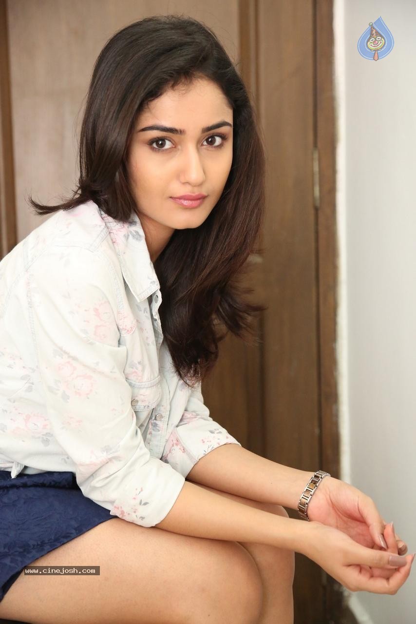 Tridha Choudhury New Gallery - 47 / 61 photos