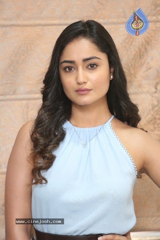 Tridha Choudhury Photos - 2 / 21 photos