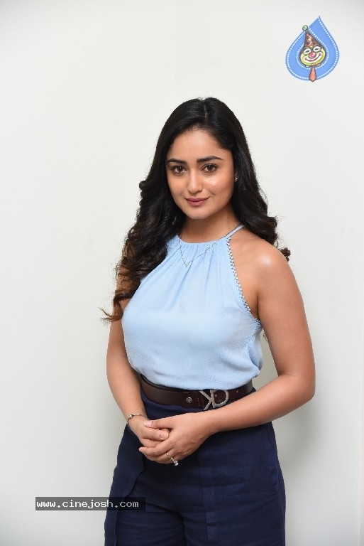 Tridha Choudhury Photos - 10 / 21 photos